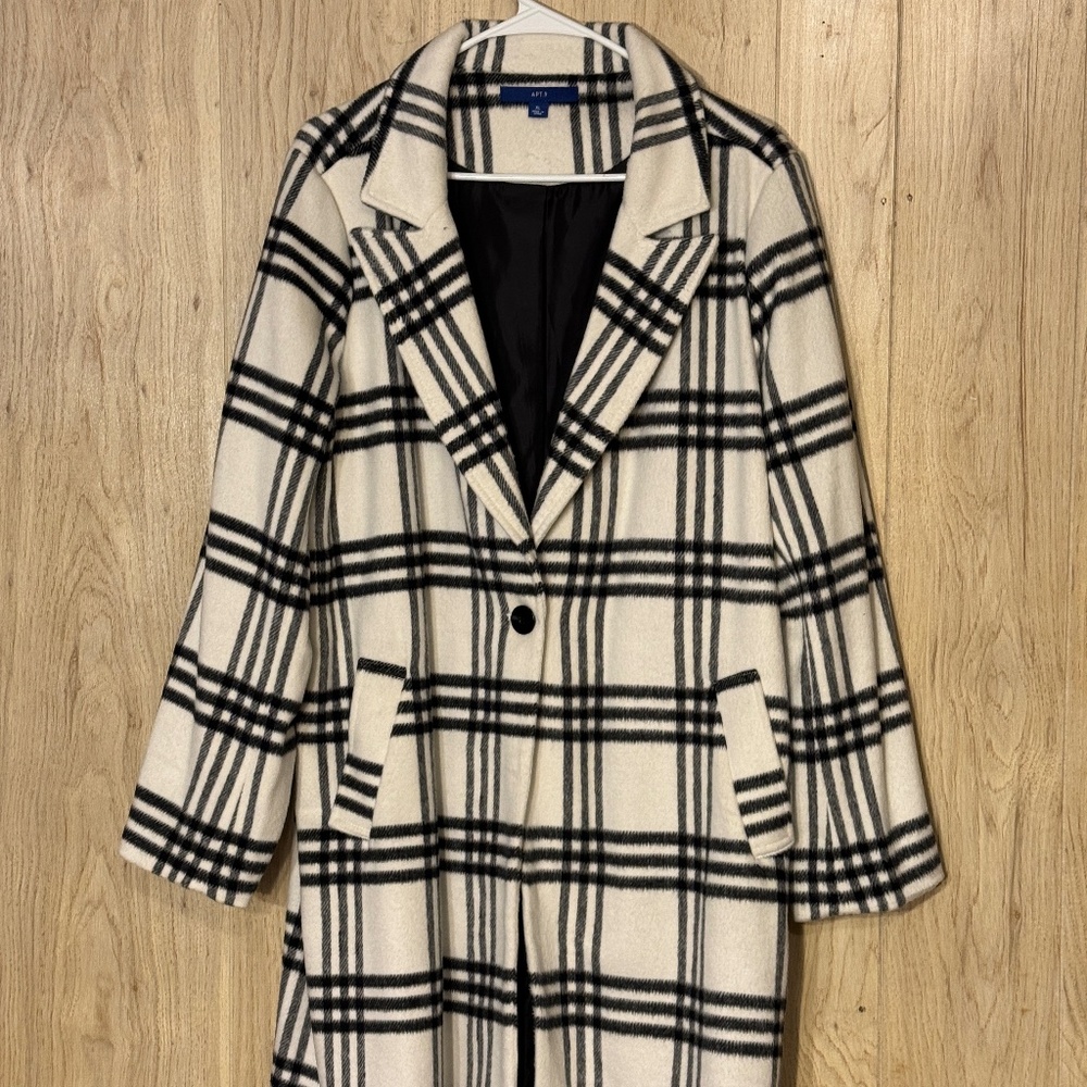 Like New Apt 9. Black and White Plaid wool coat